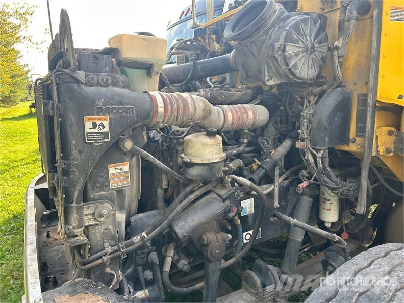 Peterbilt 348 6x4 Cab and Chassis キャビン及び内装