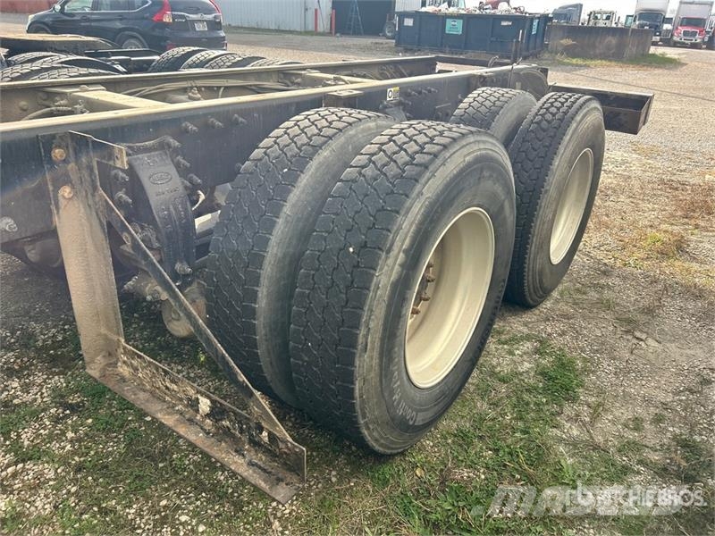 Peterbilt 348 6x4 Cab and Chassis キャビン及び内装