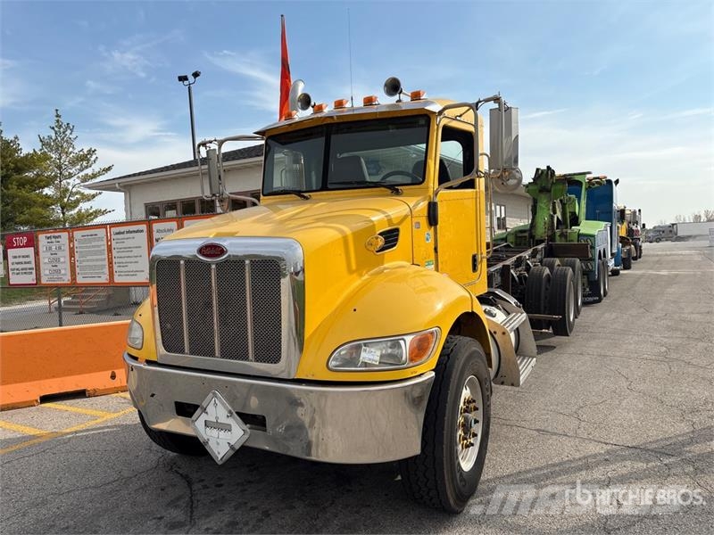 Peterbilt 348 Cab and Chassis Kabine in notranjost