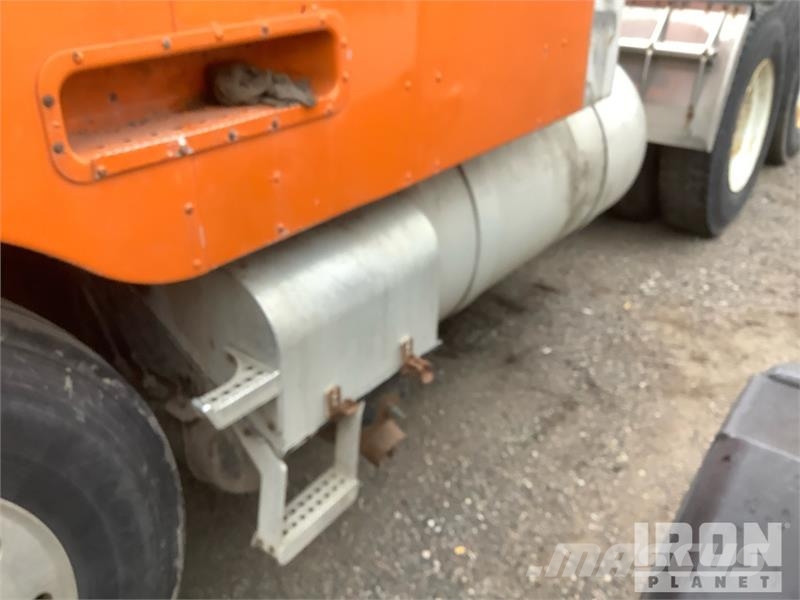 Peterbilt 362 6x4 T/A Cabover Day Cab Vilcēji