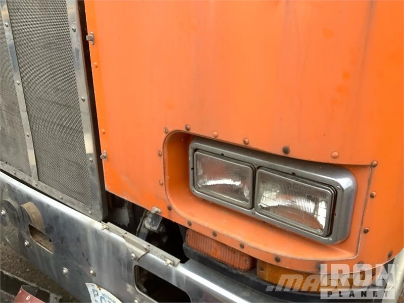 Peterbilt 362 6x4 T/A Cabover Day Cab Vilcēji
