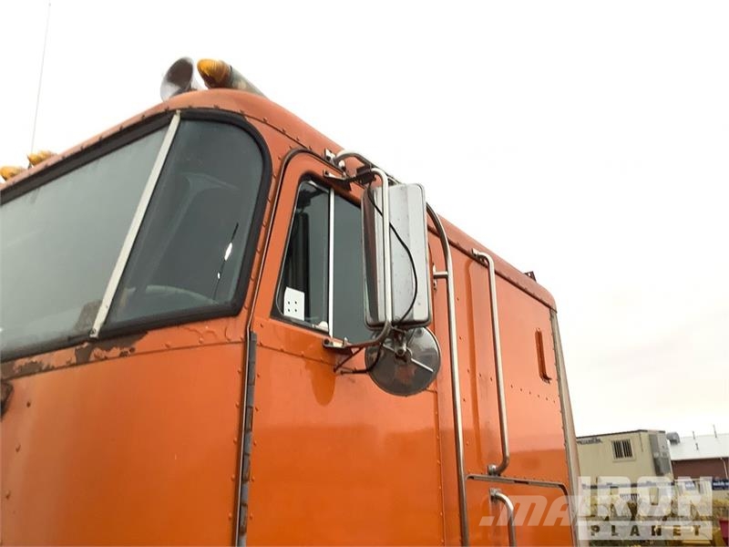 Peterbilt 362 6x4 T/A Cabover Day Cab Vilcēji