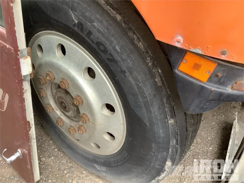 Peterbilt 362 6x4 T/A Cabover Day Cab Vilcēji