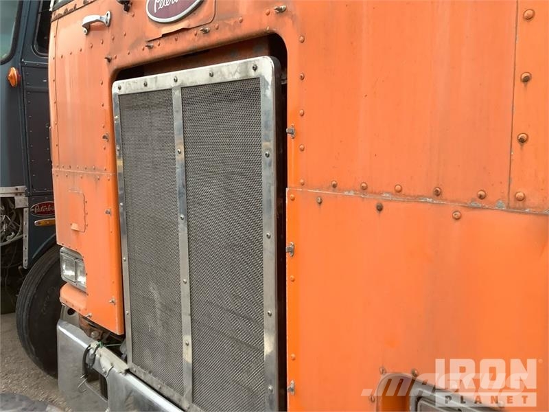 Peterbilt 362 6x4 T/A Cabover Day Cab Vilcēji