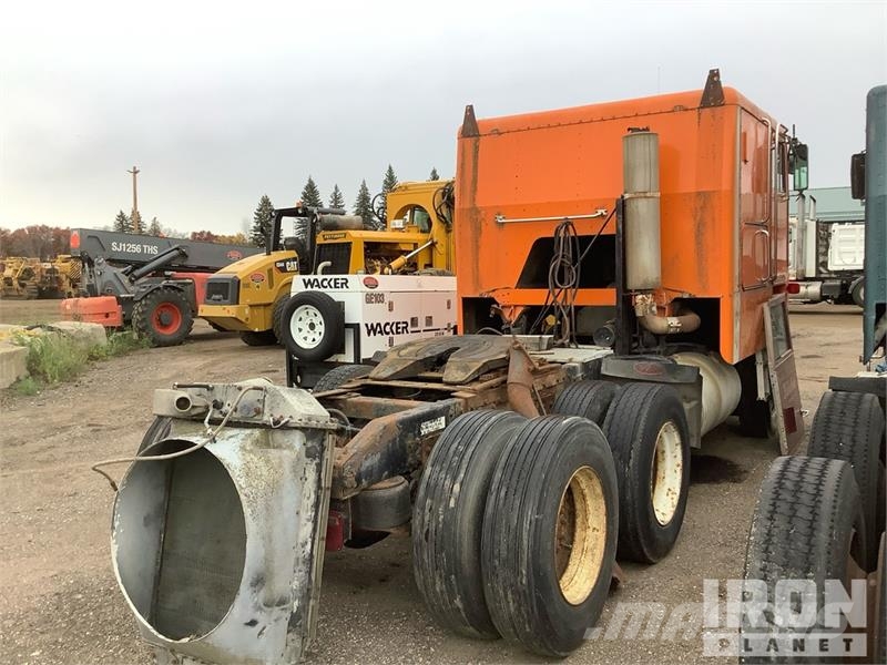 Peterbilt 362 6x4 T/A Cabover Day Cab Vilcēji