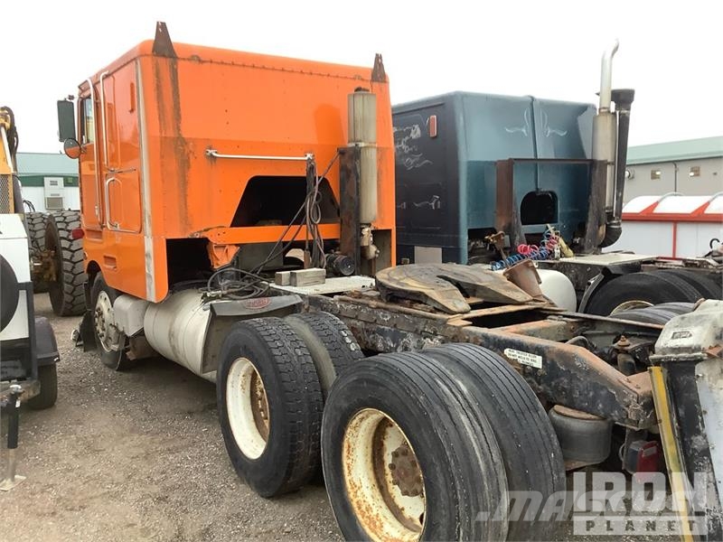 Peterbilt 362 6x4 T/A Cabover Day Cab Vilcēji