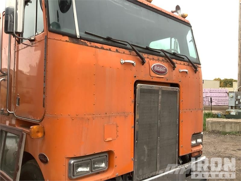 Peterbilt 362 6x4 T/A Cabover Day Cab Vilcēji