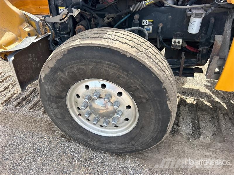 Peterbilt 367 8x4 Tow Truck Evakuators ar manipulatoru