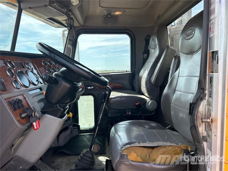 Peterbilt 367 8x4 Tow Truck Evakuators ar manipulatoru
