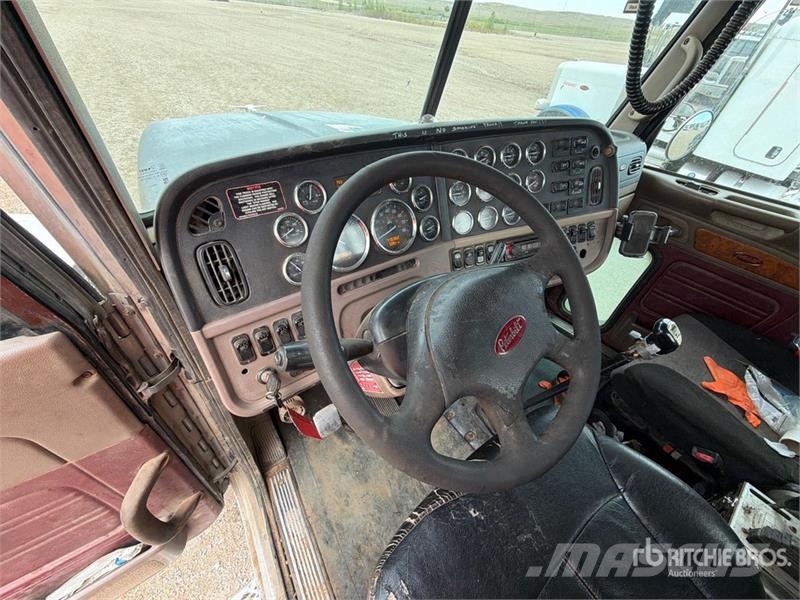 Peterbilt 367 8x4 Winch Truck Sleepwagens