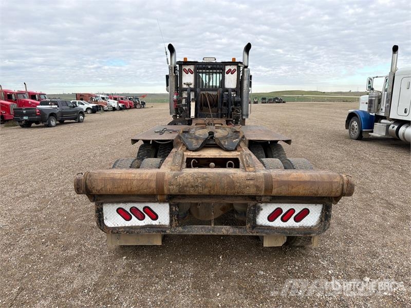 Peterbilt 367 8x4 Winch Truck Sleepwagens