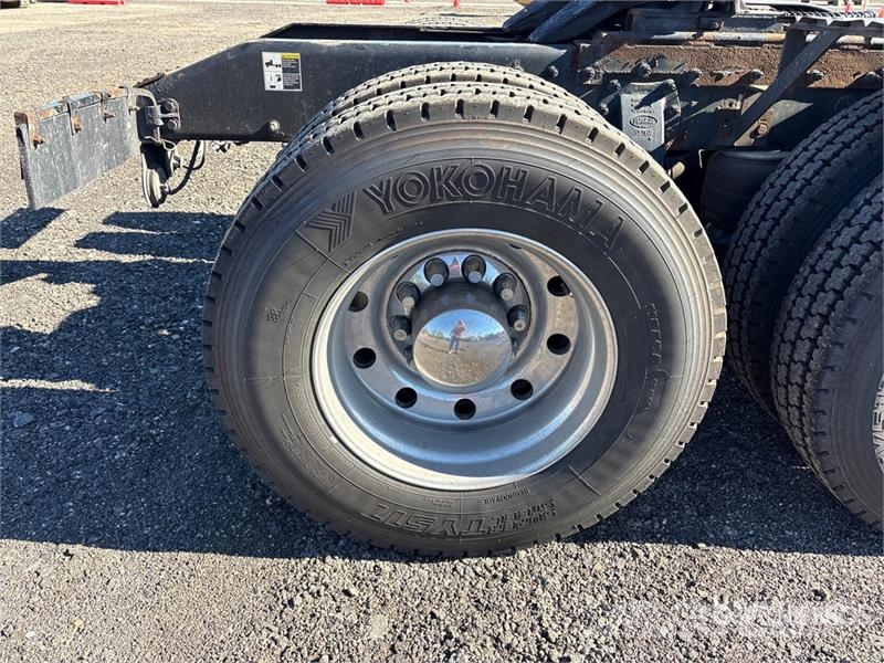 Peterbilt 384 Trekkers