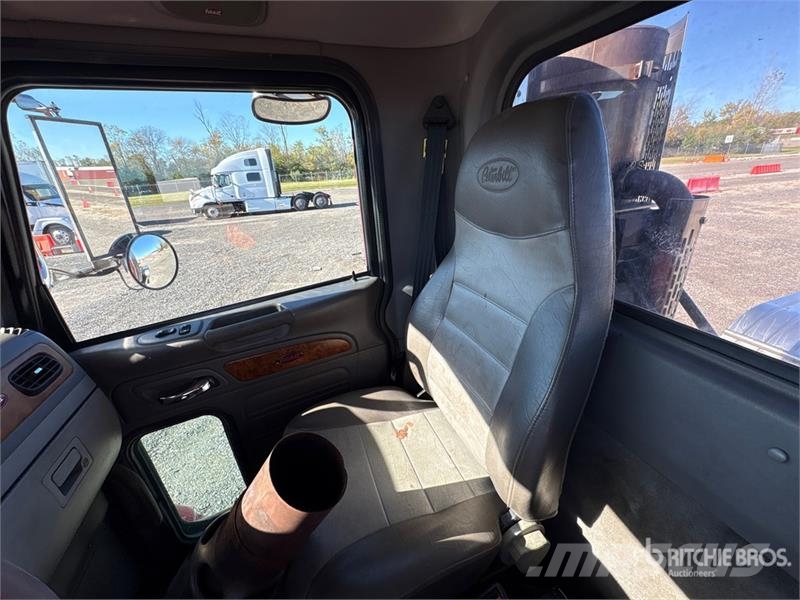 Peterbilt 384 Trekkers