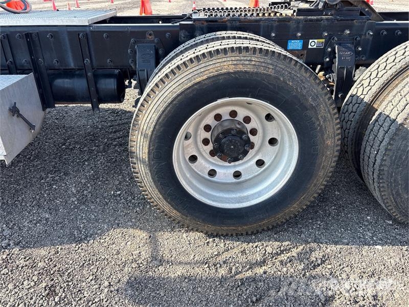 Peterbilt 384 Traktorske jedinice