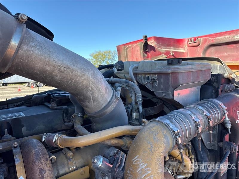 Peterbilt 384 Trekkers