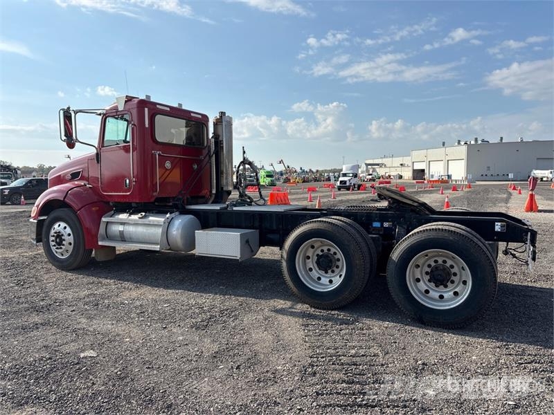 Peterbilt 384 Traktorske jedinice