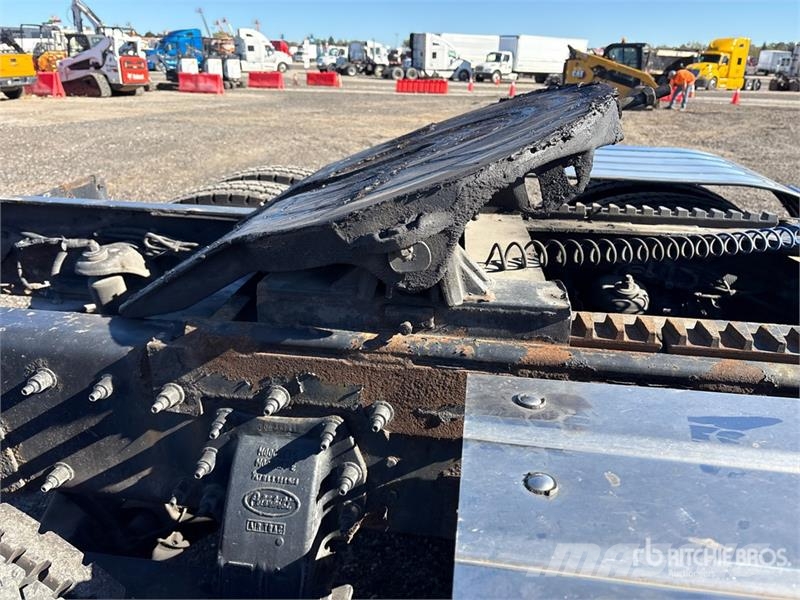 Peterbilt 384 Trekkers