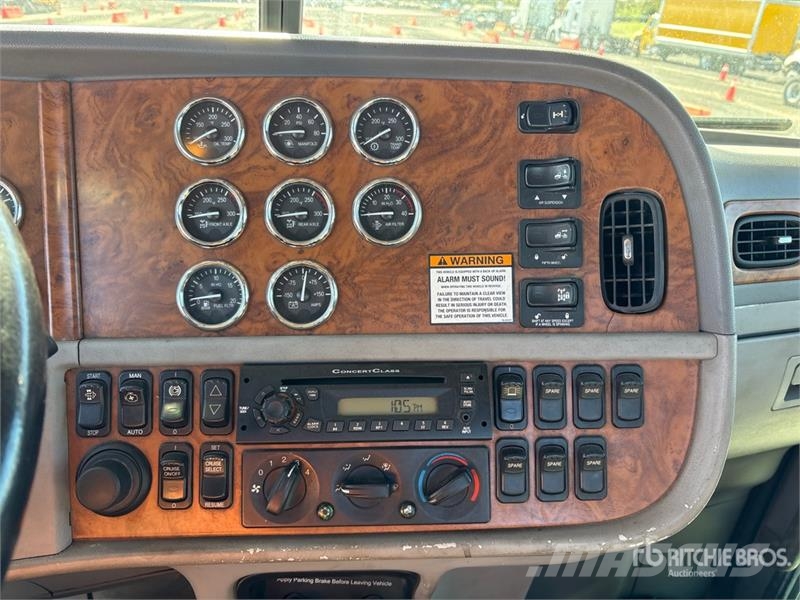 Peterbilt 384 Trekkers