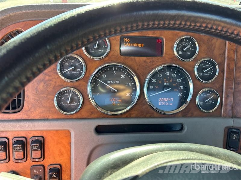 Peterbilt 384 Trekkers