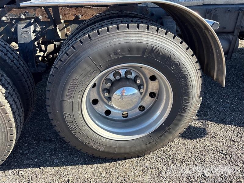 Peterbilt 384 Trekkers