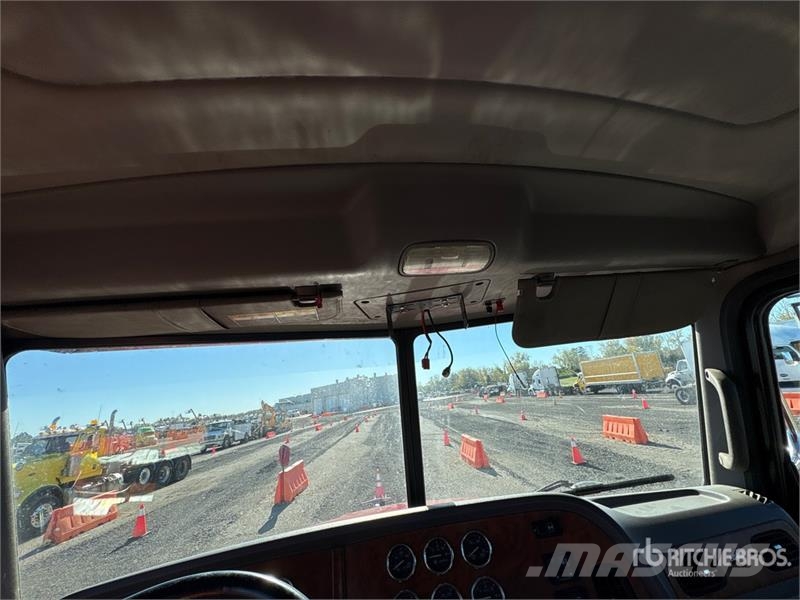 Peterbilt 384 Trekkers