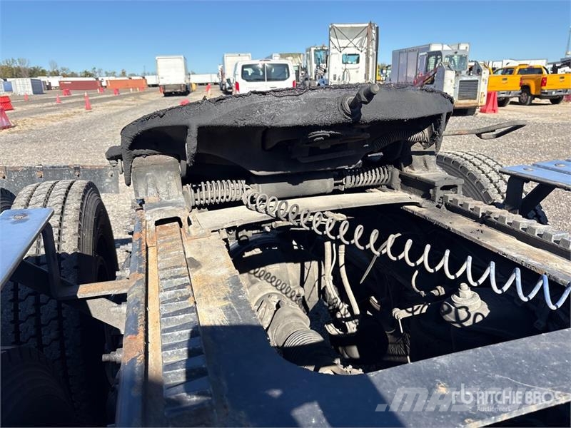 Peterbilt 384 Trekkers