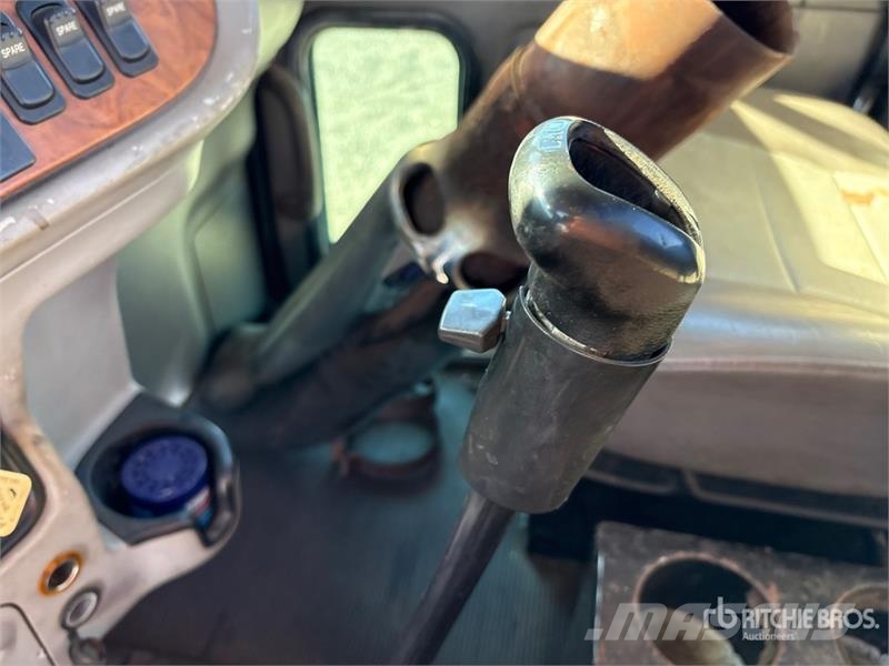 Peterbilt 384 Trekkers
