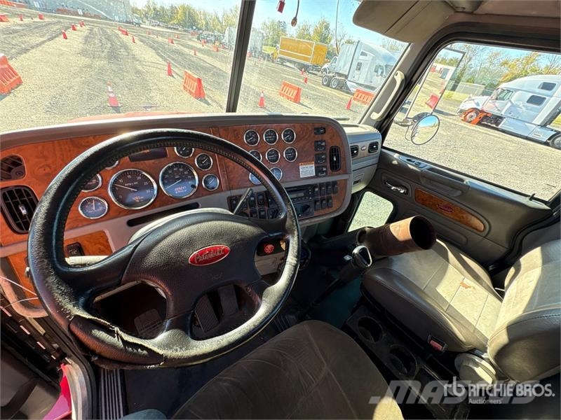 Peterbilt 384 Trekkers