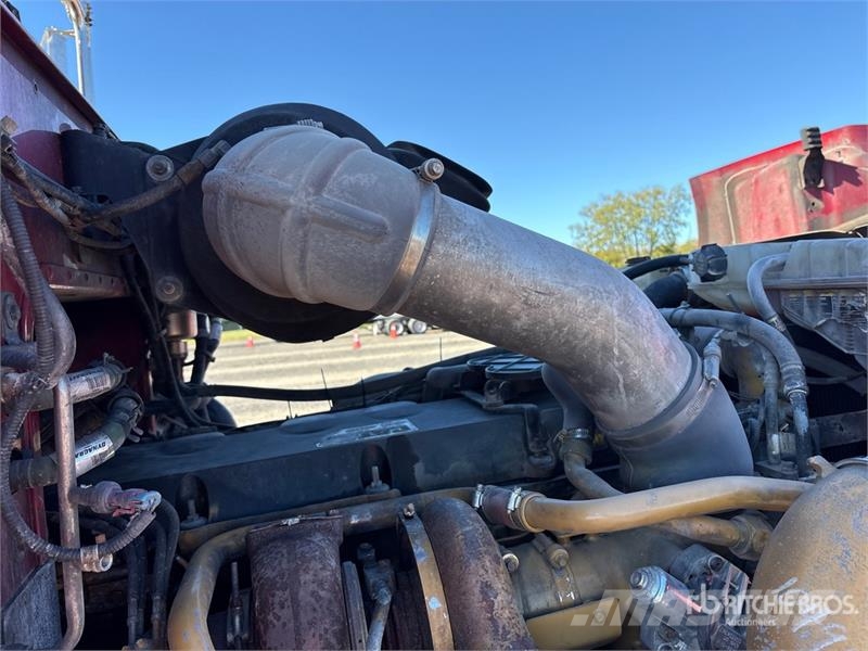 Peterbilt 384 Trekkers