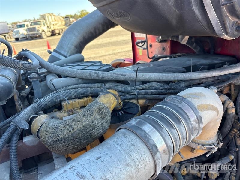 Peterbilt 384 Trekkers