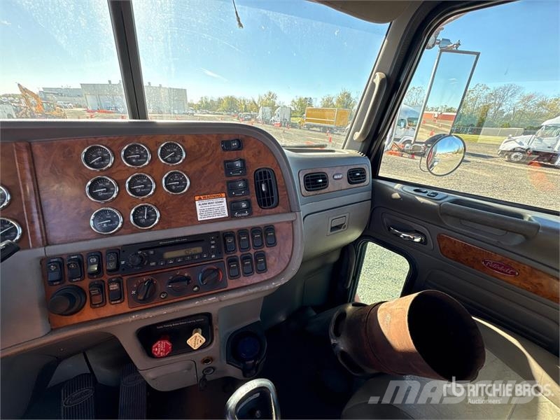 Peterbilt 384 Trekkers