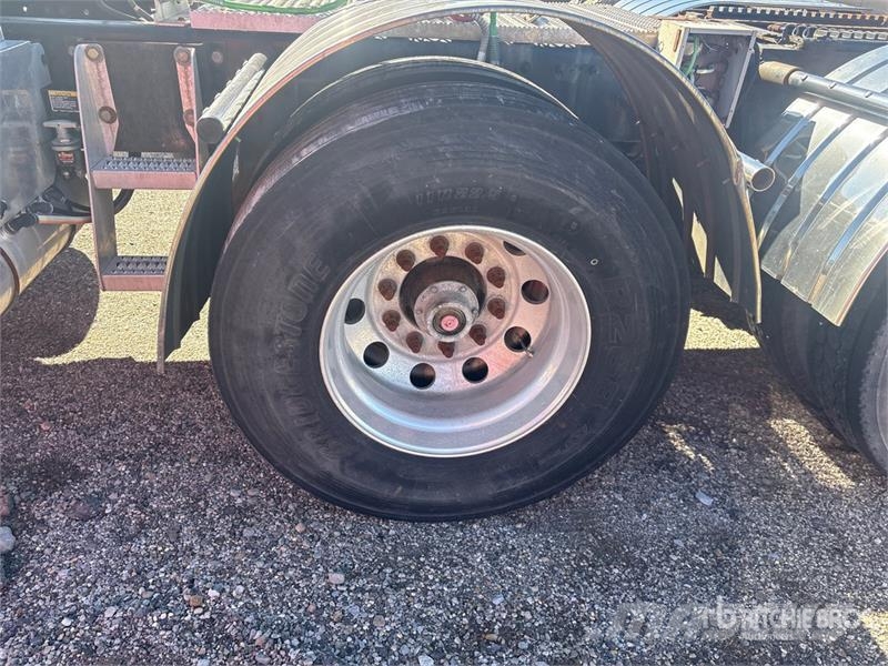 Peterbilt 386 Trekkers