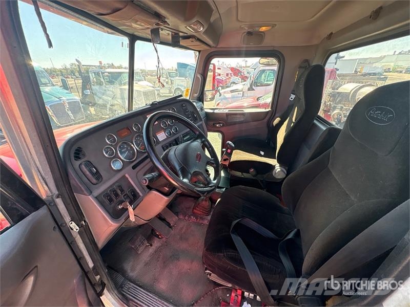 Peterbilt 386 Trekkers
