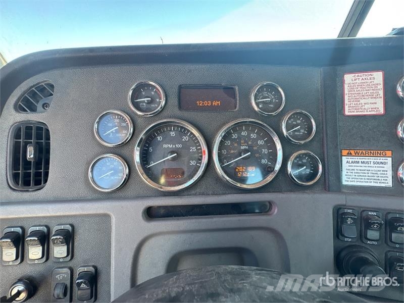 Peterbilt 386 Trekkers