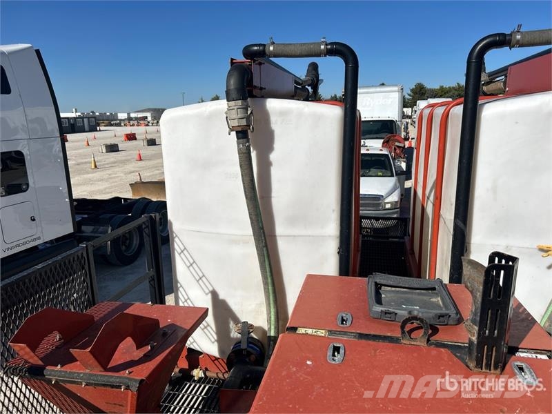 Peterbilt 386 6x4 Mud Mixing Truck شاحنات أخرى