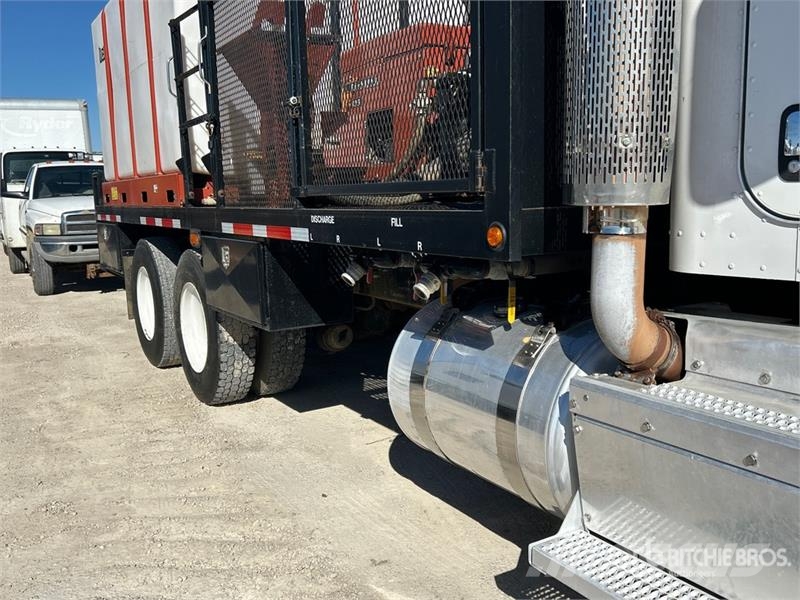 Peterbilt 386 6x4 Mud Mixing Truck شاحنات أخرى
