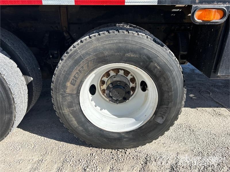 Peterbilt 386 6x4 Mud Mixing Truck شاحنات أخرى