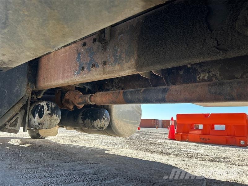 Peterbilt 386 6x4 Mud Mixing Truck شاحنات أخرى