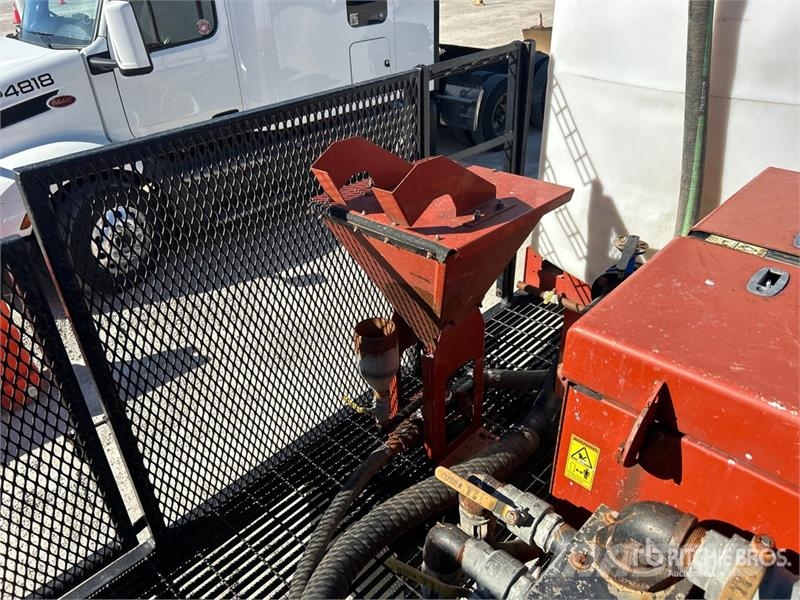 Peterbilt 386 6x4 Mud Mixing Truck شاحنات أخرى