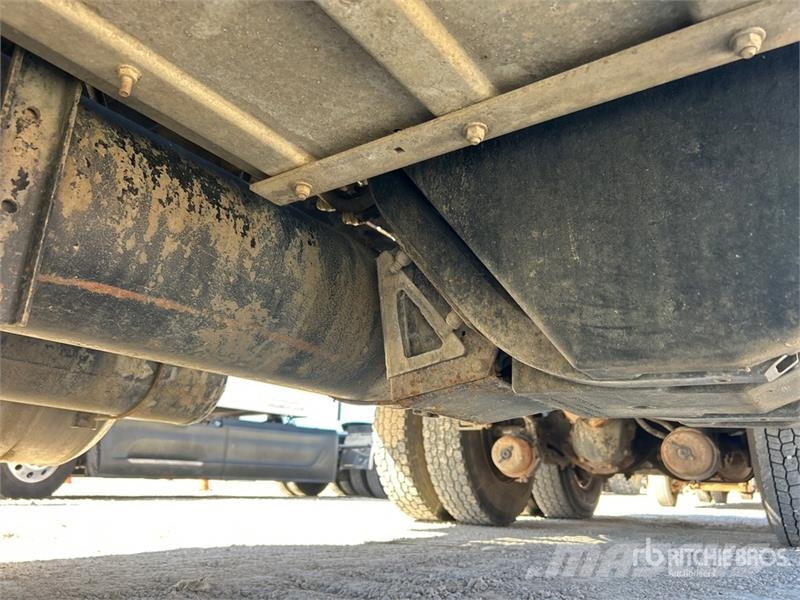 Peterbilt 386 6x4 Mud Mixing Truck شاحنات أخرى