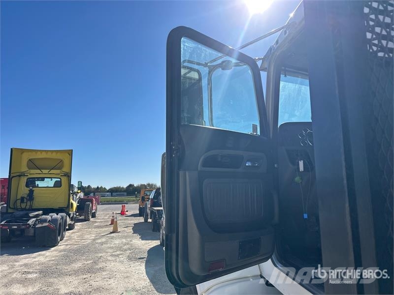 Peterbilt 386 6x4 Mud Mixing Truck شاحنات أخرى