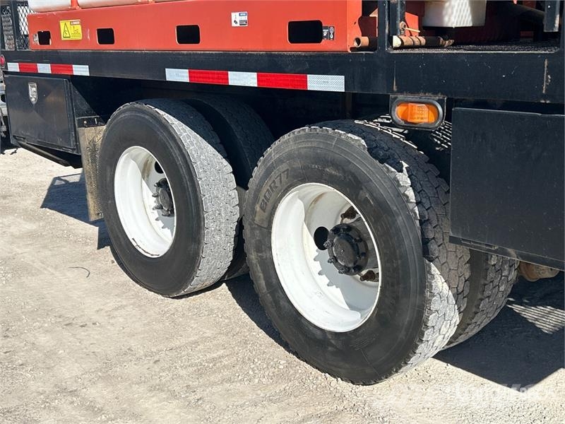 Peterbilt 386 6x4 Mud Mixing Truck شاحنات أخرى