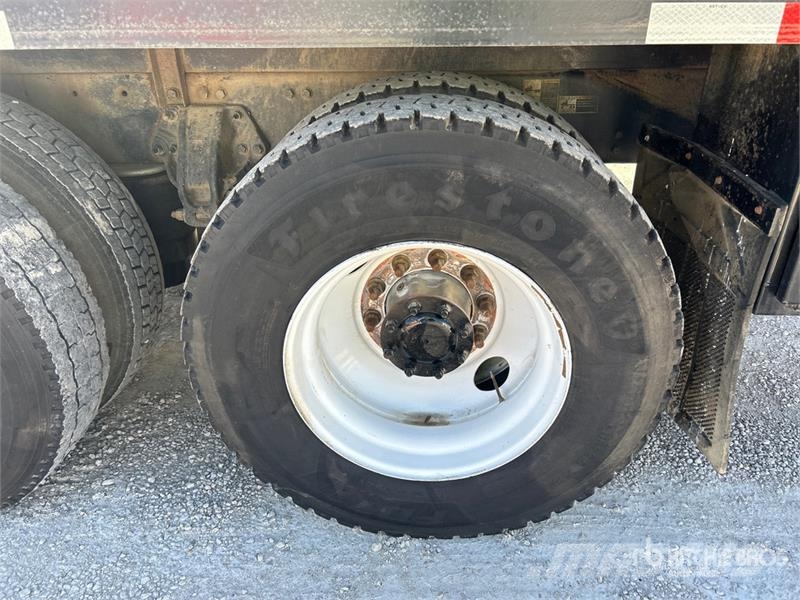 Peterbilt 386 6x4 Mud Mixing Truck شاحنات أخرى