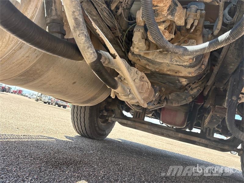 Peterbilt 567 4x2 Cab and Chassis (Inoperable) Cabins and interior