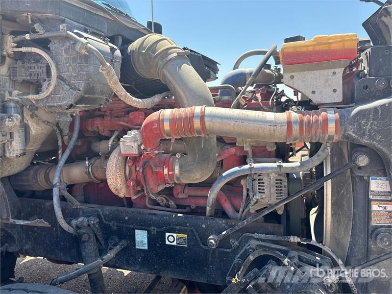Peterbilt 567 4x2 Cab and Chassis (Inoperable) Cabins and interior