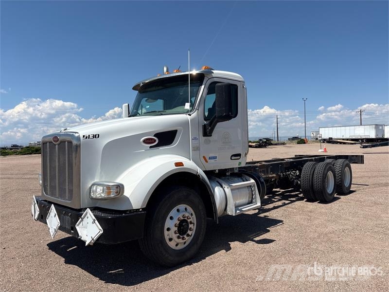 Peterbilt 567 4x2 Cab and Chassis (Inoperable) Cabins and interior