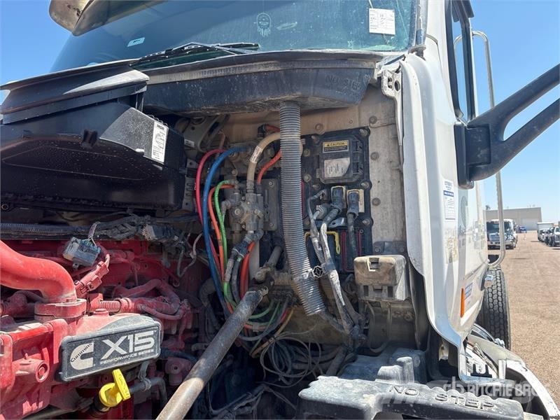 Peterbilt 567 4x2 Cab and Chassis (Inoperable) Cabins and interior
