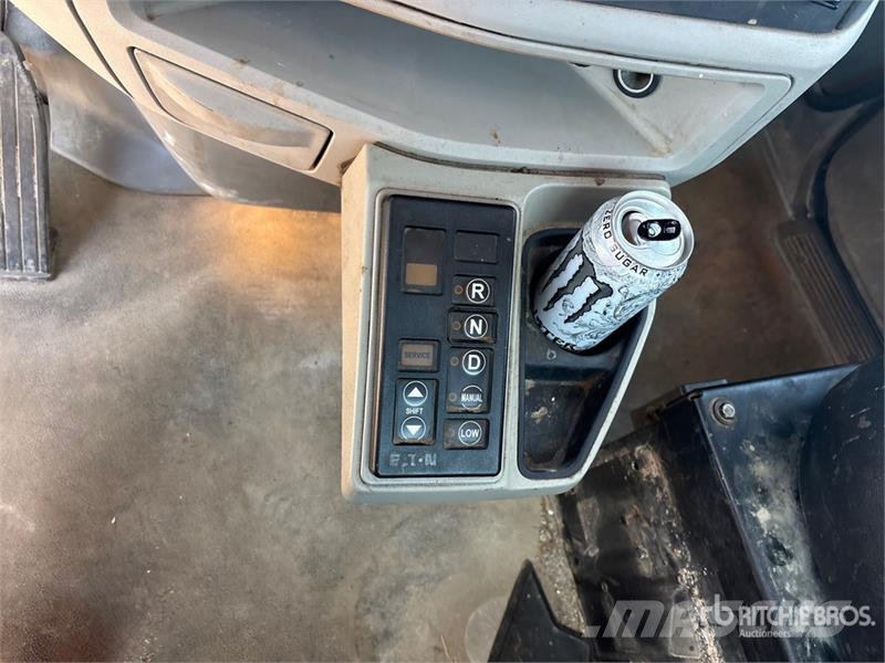 Peterbilt 567 4x2 Cab and Chassis (Inoperable) Cabins and interior