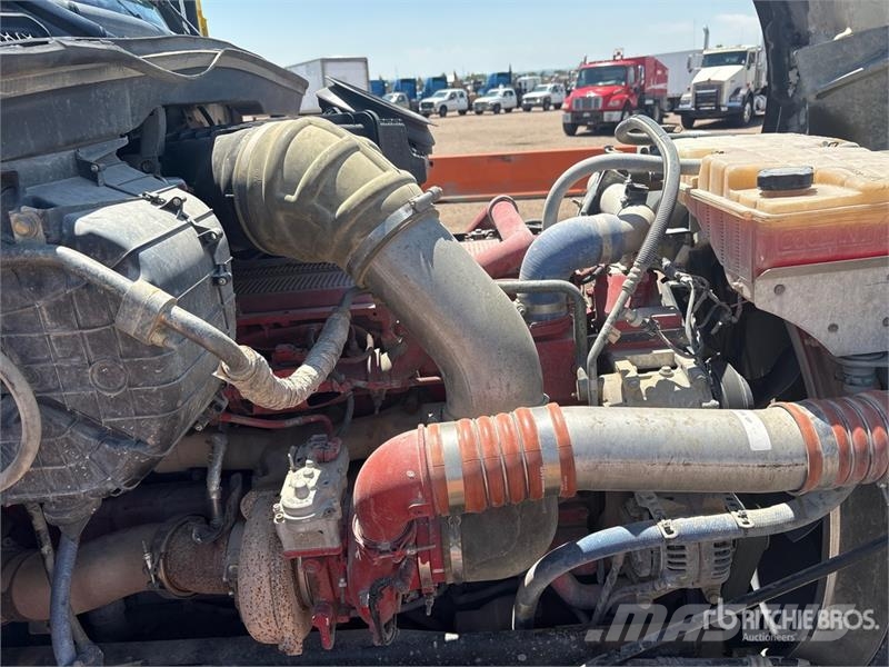 Peterbilt 567 4x2 Cab and Chassis (Inoperable) Cabins and interior