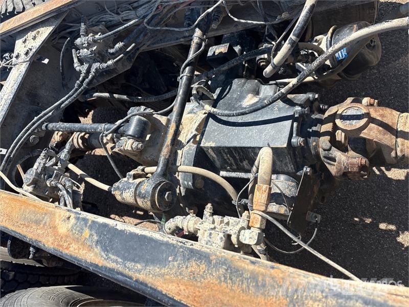 Peterbilt 567 4x2 Cab and Chassis (Inoperable) Cabins and interior
